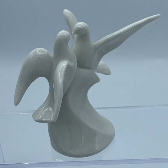 Ceramic Dove Figurine - Peaceful Design - C&R Unique Ornaments, Inc. (2001) - Picture 6 of 8